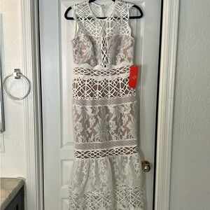 Monique Lhuillier white dress.NWT